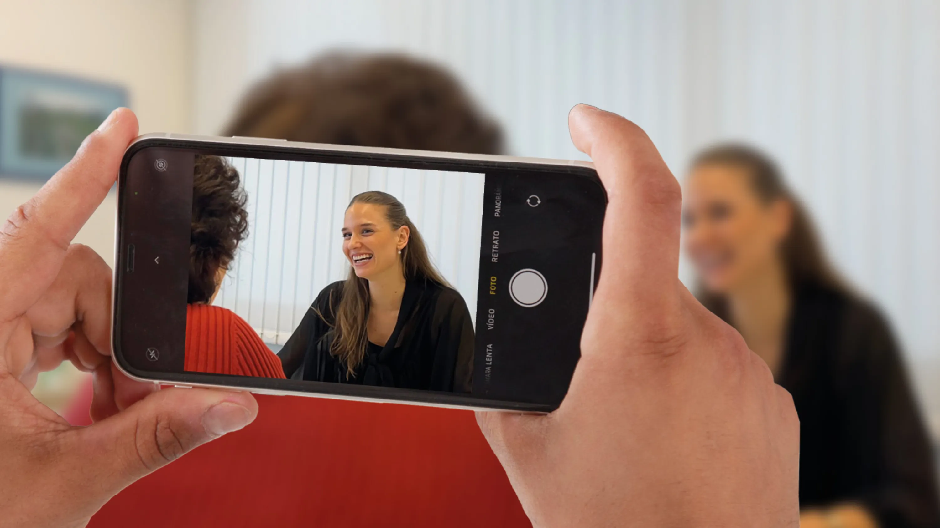 Lorraine Lüthi et Madame S au service social